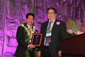 WF&FSA’s Immediate Past President Alan Tanouye (left) welcomed the group’s new president, Rob Shibata, president of Mt. Eden Floral Supply in San Jose, California. Shibata gave an impassioned speech about resiliency during the 2015 Floral Distribution Conference.