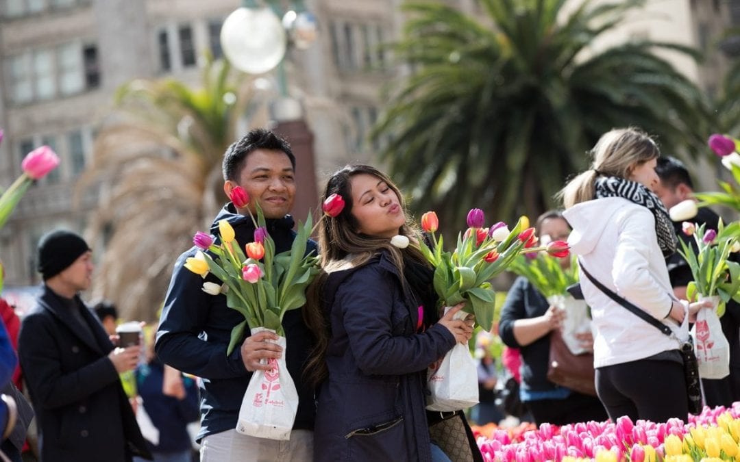 California Grower Gives Out 100,000 Tulips in Downtown San Francisco