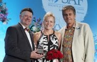 Deborah De La Flor AIFD, PFCI, Honored with Tommy Bright Award